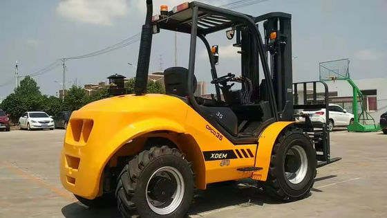 3.5 tonnellate di carrelli elevatori per terreni accidentati con motore giapponese