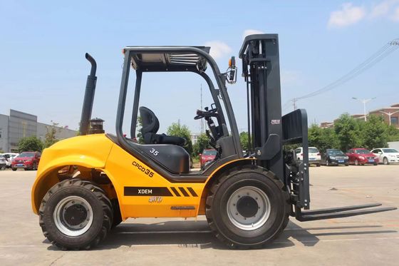 3.5 tonnellate di carrelli elevatori per terreni accidentati con motore giapponese