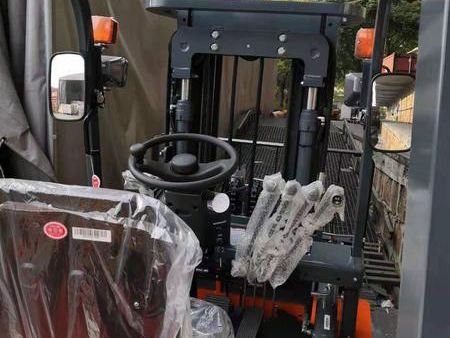 XDEM XCF1612K  Carrello Elevatore Diesel da 16 Tonnellate per Impieghi Gravosi, Carrello Elevatore a Contrappeso per Porti