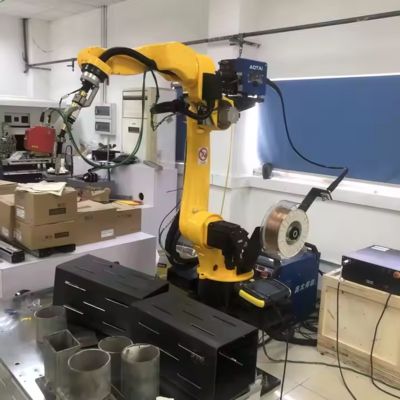 Braccio robotico industriale a 6 assi per saldatura MIG in acciaio inossidabile, carico utile 10 kg, sbraccio 1700 mm, robot automatico a 6 assi per saldatura